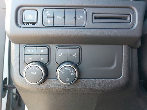 Used 2021 Chevrolet Suburban Z71 w/ Rear Media and Nav Package image 28