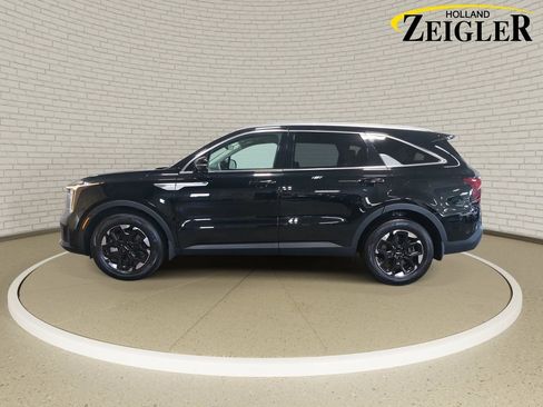 Used 2025 Kia Sorento S FWD image 8