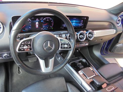 Used 2020 Mercedes-Benz GLB 250 4MATIC w/ Premium Package image 7