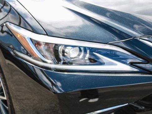 Used 2024 Lexus ES 350 w/ Premium Package FWD image 9