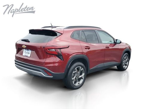 Used 2025 Chevrolet Trax LT FWD image 6