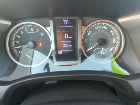 Used 2020 Toyota Tacoma SR5 AWD/4WD image 16