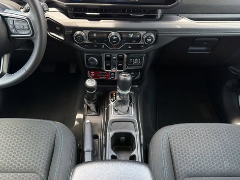 Used 2024 Jeep Wrangler Unlimited Rubicon 4xe AWD/4WD image 20