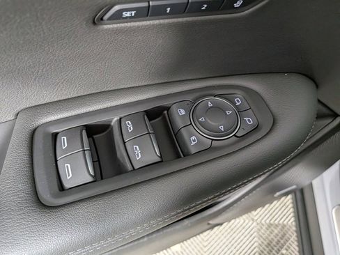 Certified 2025 Cadillac XT6 Luxury image 16