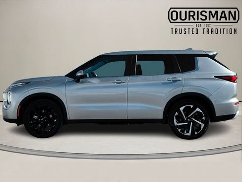 Used 2024 Mitsubishi Outlander SE image 3