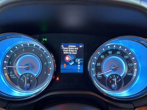 Used 2013 Chrysler 300 C w/ Light Group image 27