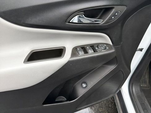 Used 2023 Chevrolet Equinox LT w/ Driver Convenience Package image 15