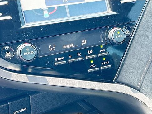 Used 2019 Toyota Camry LE FWD image 13