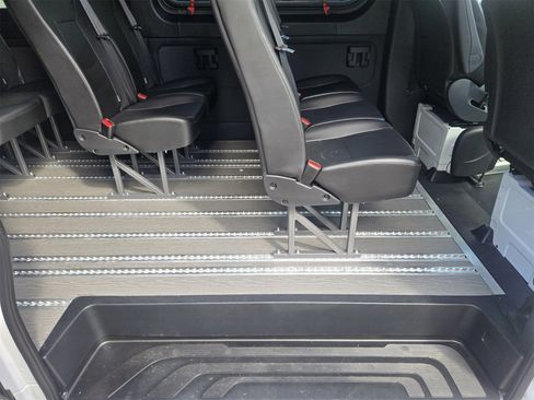 Used 2024 Mercedes-Benz Sprinter 3500 image 22