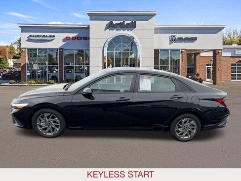 Used 2024 Hyundai Elantra SEL FWD image 5