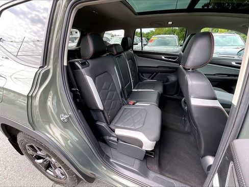 Used 2024 Volkswagen Atlas Peak Edition SE AWD/4WD image 24