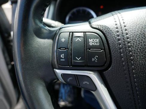Certified 2019 Toyota Highlander XLE AWD/4WD image 24
