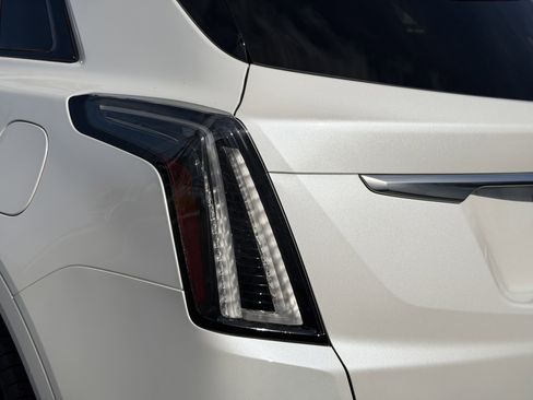 Certified 2022 Cadillac XT5 Sportv w/ Technology Package image 9