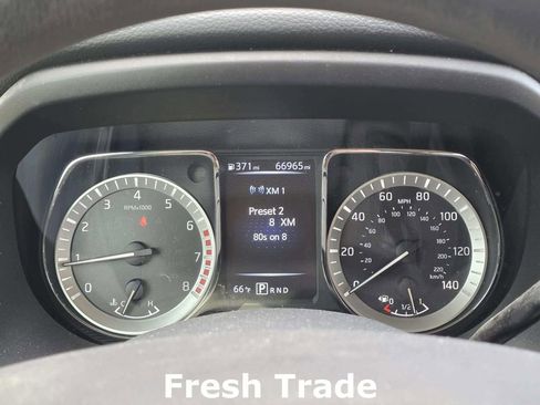 Used 2018 Nissan Titan SV image 12