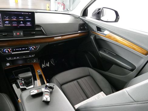 Used 2023 Audi Q5 2.0T Premium w/ Convenience Package AWD/4WD image 25