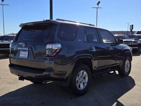 Used 2017 Toyota 4Runner SR5 image 6