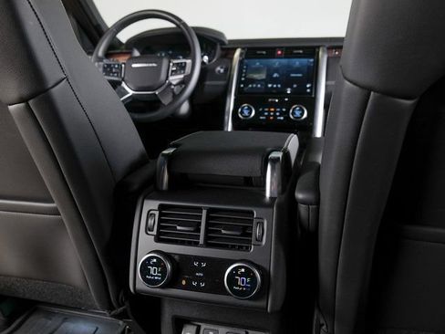 Used 2025 Land Rover Discovery Dynamic SE AWD/4WD image 23