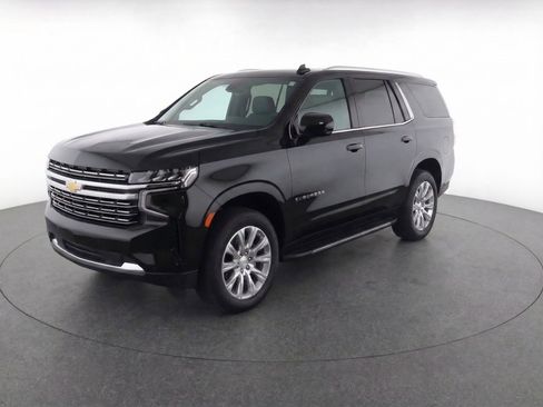 Used 2023 Chevrolet Suburban Premier image 3