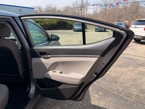 Used 2020 Hyundai Elantra SE w/ Convenience Package (C2) image 24