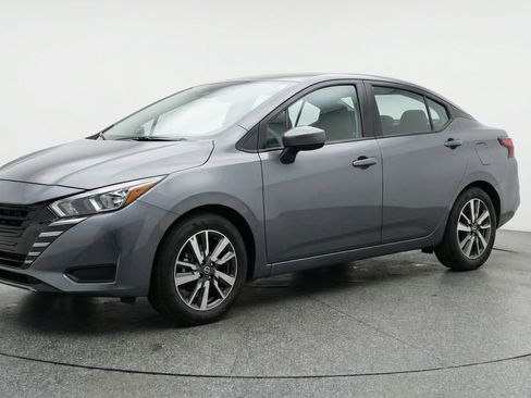 Used 2025 Nissan Versa SV image 3