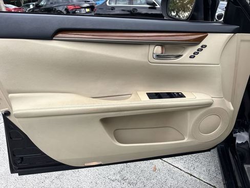 Used 2013 Lexus ES 300h w/ Luxury Pkg FWD image 13