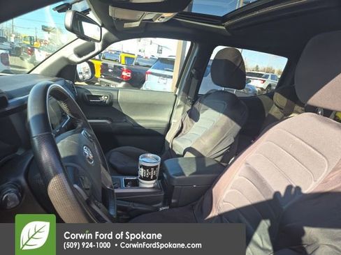 Used 2016 Toyota Tacoma TRD Sport image 21