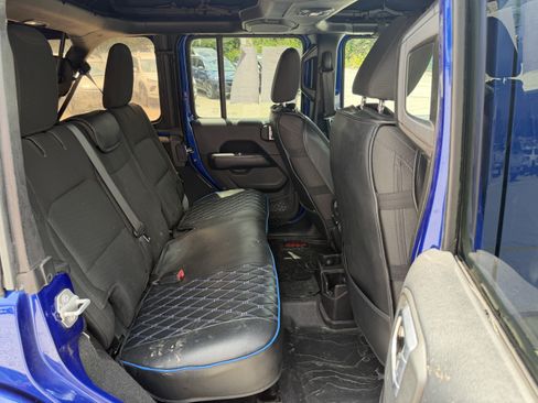 Used 2018 Jeep Wrangler Unlimited Sahara AWD/4WD image 10