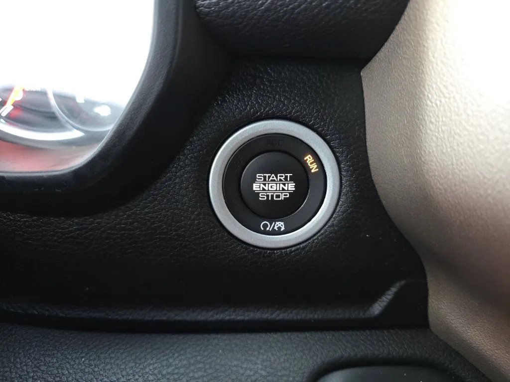 Used 2019 RAM 1500 Laramie AWD/4WD image 35