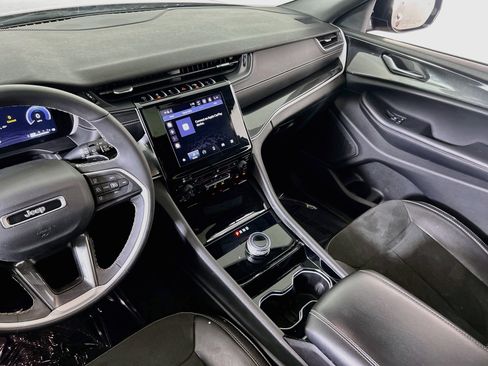 Used 2023 Jeep Grand Cherokee L Laredo image 23