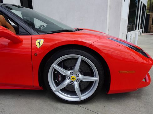 Used 2019 Ferrari 488 Spider RWD image 13