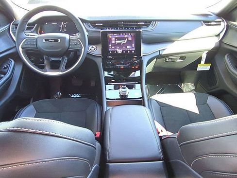 New 2025 Jeep Grand Cherokee L Altitude image 29