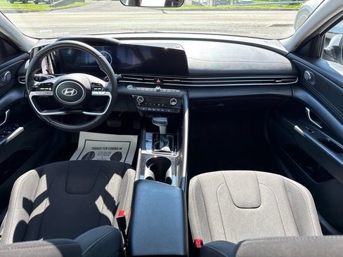 Used 2025 Hyundai Elantra SEL FWD image 14