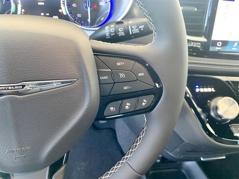 New 2026 Chrysler Pacifica Select w/ S Appearance Package image 31