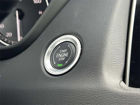 Certified 2023 Cadillac XT4 Sport w/ LPO, Onyx Lite Package image 29