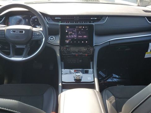 New 2025 Jeep Grand Cherokee L Altitude image 11