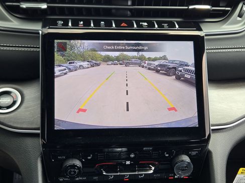 New 2025 Jeep Grand Cherokee Limited w/ Black Appearance Package image 15