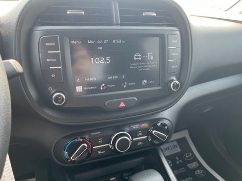 Used 2025 Kia Soul LX w/ LX Technology Package FWD image 17