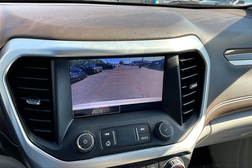 Used 2023 GMC Acadia SLE FWD image 17