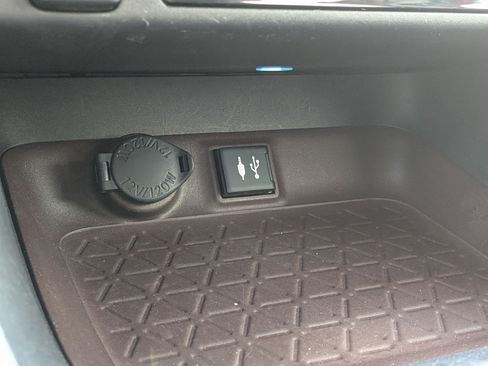 Used 2019 Toyota RAV4 Limited w/ Cold Weather Package FWD image 32