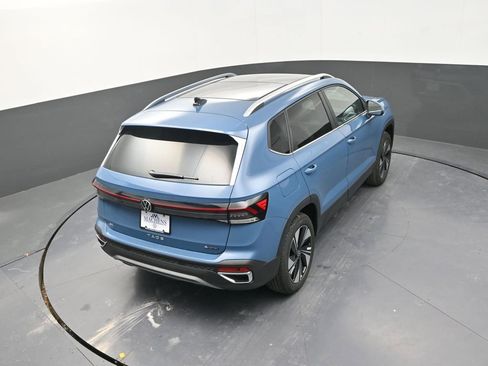 New 2026 Volkswagen Taos SE image 16