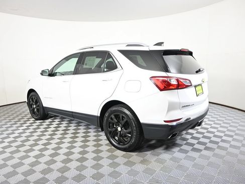 Used 2019 Chevrolet Equinox LT w/ Sun & Navigation Package AWD/4WD image 4