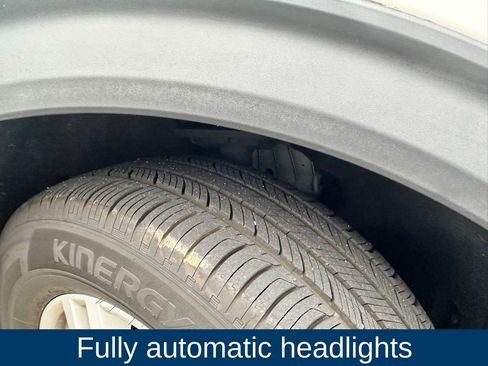 Used 2020 Ford Explorer XLT w/ Equipment Group 202A image 12