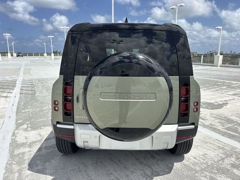 Used 2025 Land Rover Defender 90 S image 24