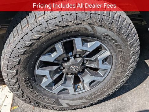 Used 2019 Toyota Tacoma TRD Off-Road AWD/4WD image 9