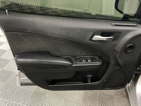 Used 2019 Dodge Charger SXT w/ Blacktop Package AWD/4WD image 12