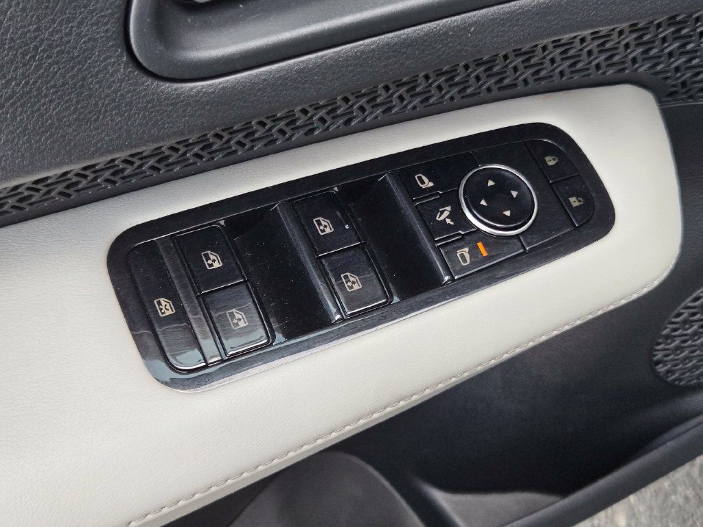 Used 2024 Nissan Ariya FWD image 12