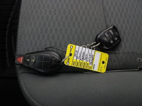 Used 2017 RAM 1500 Express image 3