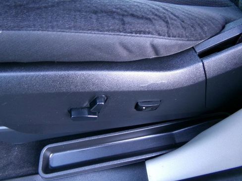 Used 2019 Dodge Grand Caravan SE w/ UConnect Hands-Free Group image 10