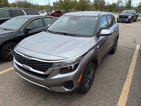 Used 2023 Kia Seltos LX AWD/4WD image 1