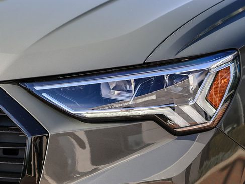 Used 2023 Audi Q3 2.0T Premium w/ Black Optic Sport Package image 4